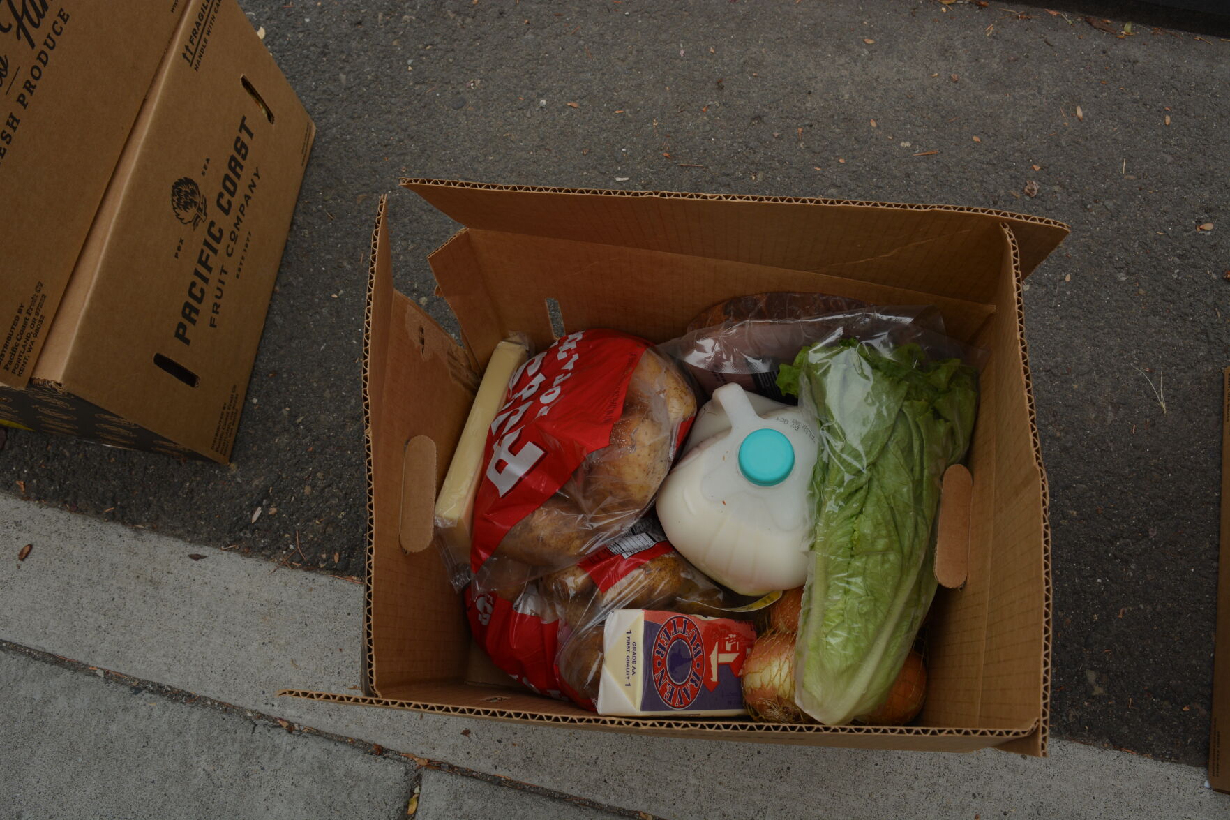 200926.News.FoodBoxes.Ck.2..JPG
